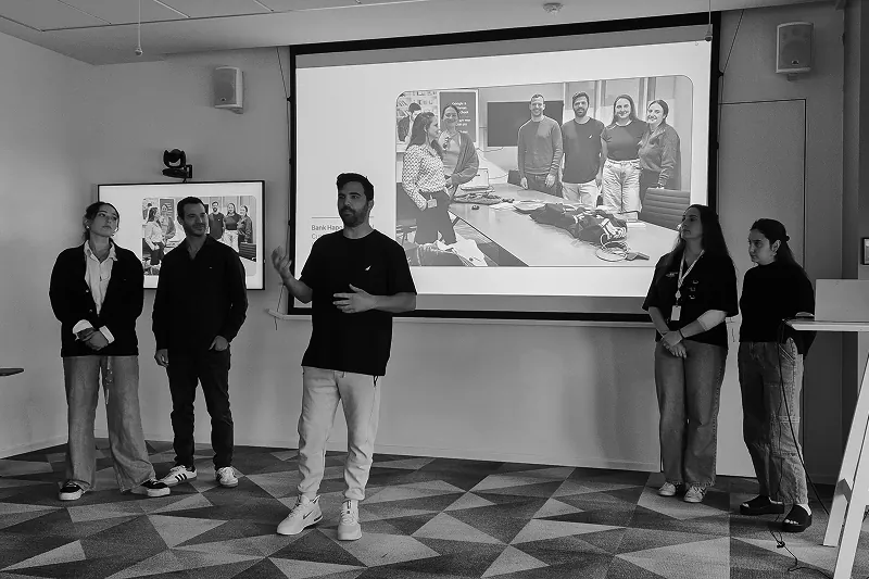 The Google and Reichman University UX graduate programme, in black and white.
